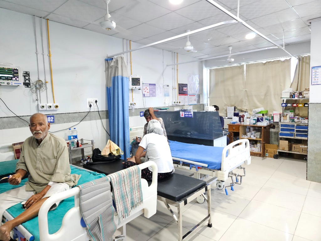 Intensive Care Unit (ICU) Patient Monitoring Station